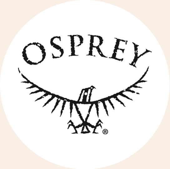 Logo van Osprey, merk voor rugzakken en reistassen waarmee Kim van Tol samenwerkte voor reisartikelen en productreviews.